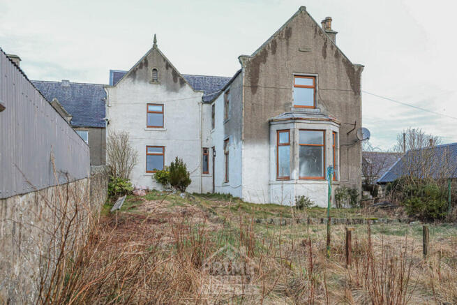 4 bed property, in 48 South Street, £75,000