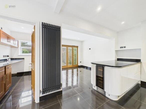 3 bed property, in Stanley Avenue, £350,000