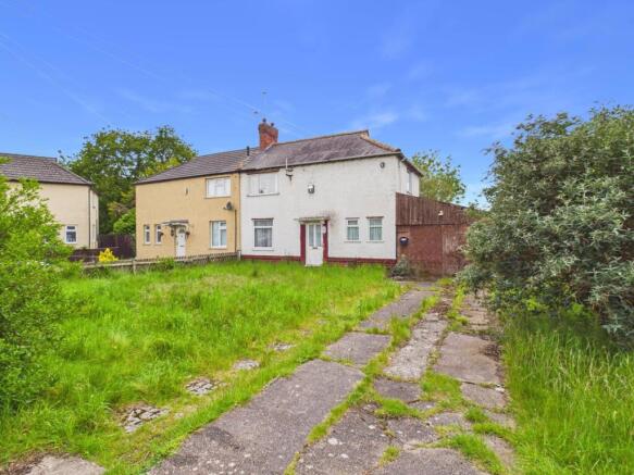 3 bed property, in Hawthorne Avenue, £150,000