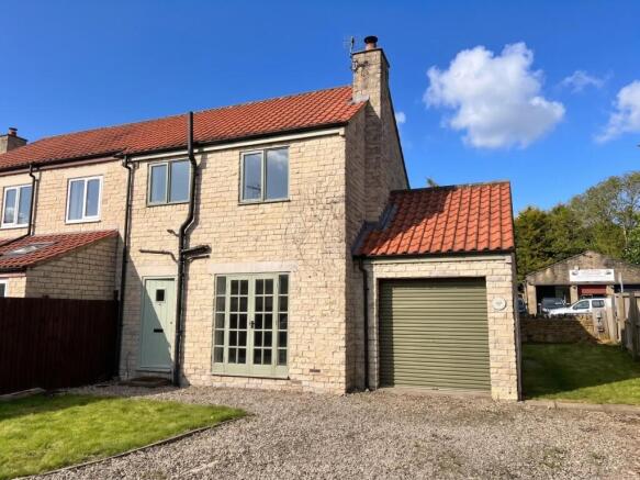 3 bed property, in 14A Beckett Close, £230,000
