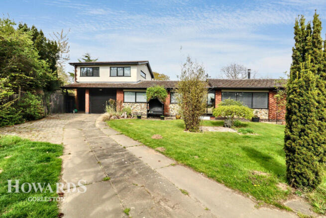 4 bed property, in Beccles Road, £475,000