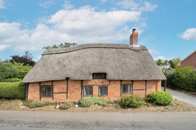 4 bed property, in Fryern Court Road, £730,000