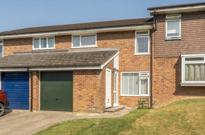 3 bed property, in Downsview Drive, £450,000