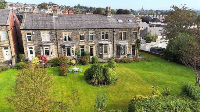 4 bed property, in Brooklands, £318,500