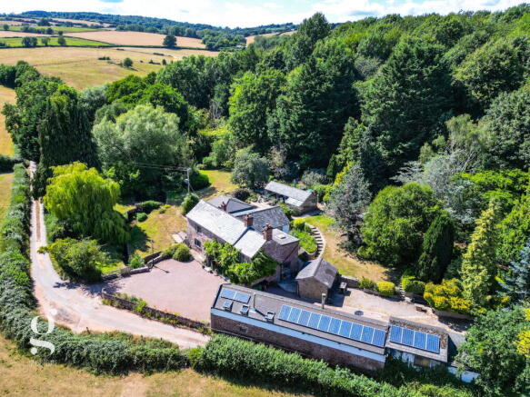 6 bed property, in Whitchurch, £1,190,000
