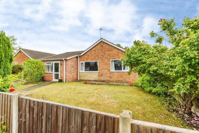 4 bed property, in Alconbury Close, £240,000