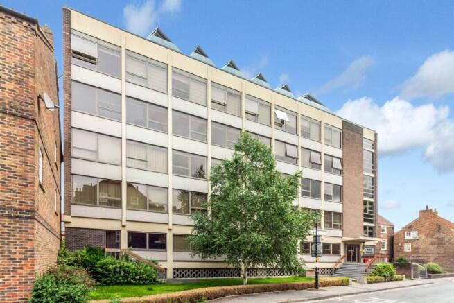 1 bed property, in Biba House, £135,000