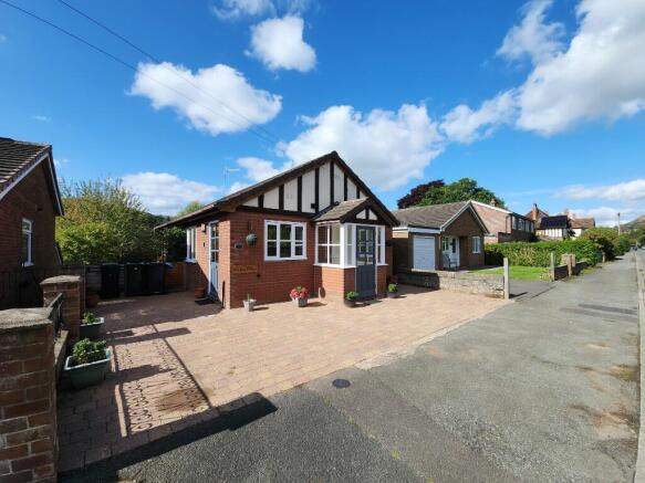 1 bed property, in Watling Street South, £275,000