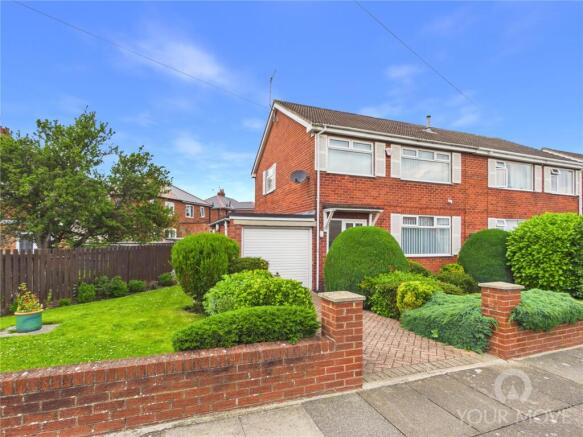 3 bed property, in The Broadway, £190,000