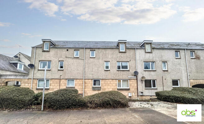 2 bed property, in 105 South Street, £90,000