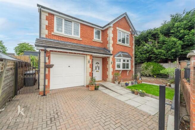 4 bed property, in Booth View, £375,000