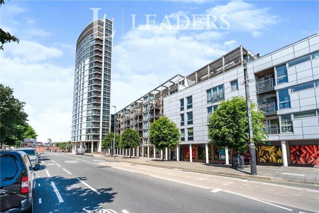 1 bed property, in Queen Street, £155,000