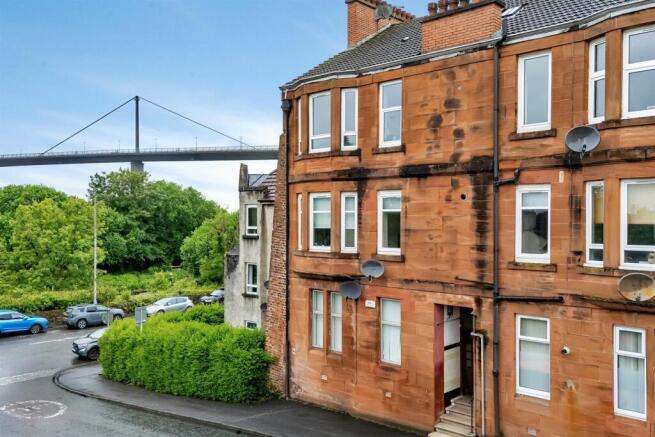 2 bed property, in Stuart Street, £82,500