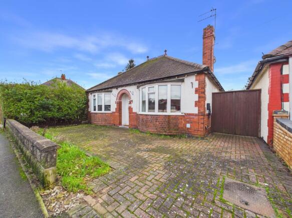 2 bed property, in Chapman Avenue, £190,000