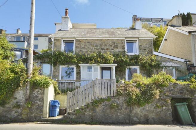 2 bed property, in Caernarfon Road, £185,000