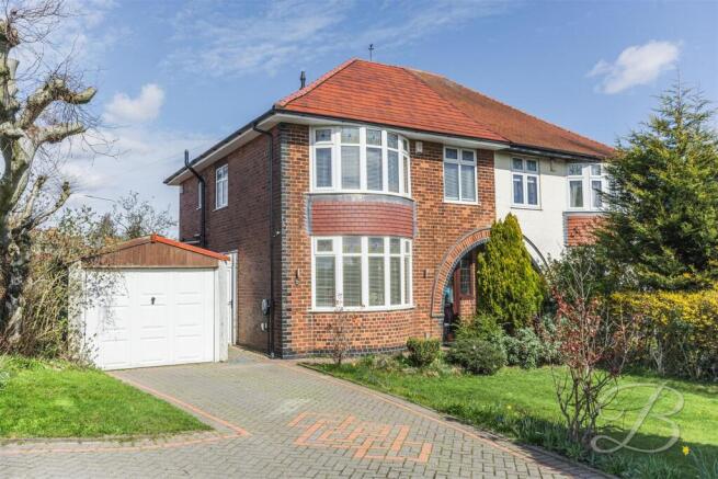 3 bed property, in Diamond Avenue, £290,000