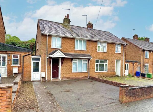 3 bed property, in Roberts Green Road, £205,000