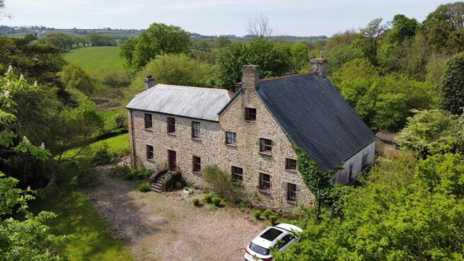 6 bed property, in Llanddewi Velfrey, £590,000