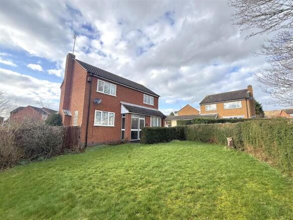 3 bed property, in Clay Street East, £240,000