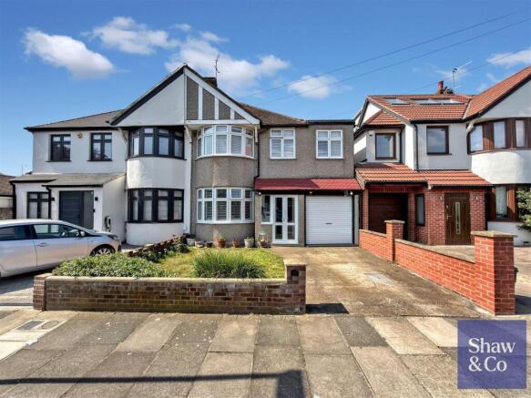 4 bed property, in Cheyne Avenue, £780,000