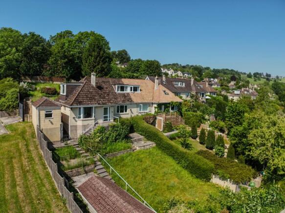 4 bed property, in Charlcombe Way, £600,000