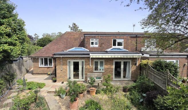 3 bed property, in Rixons Orchard, £800,000