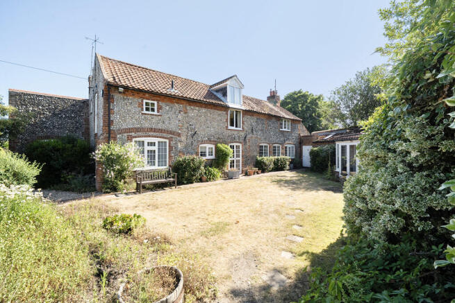 4 bed property, in Holt Road, £850,000