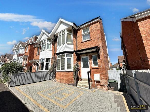 3 bed property, in Southdown Road, £285,000