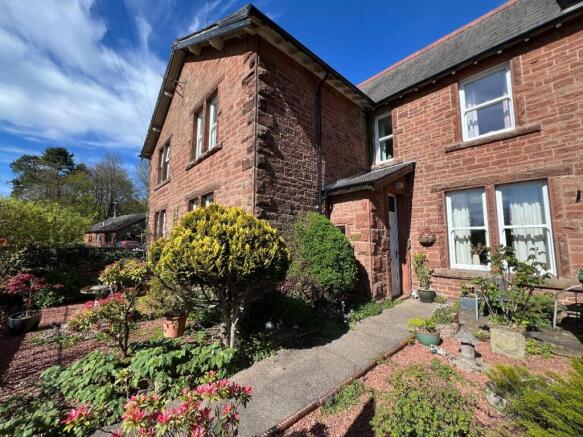4 bed property, in Holmleigh, £240,000