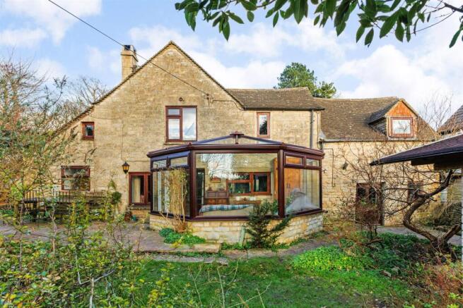 3 bed property, in Randalls Green, £595,000