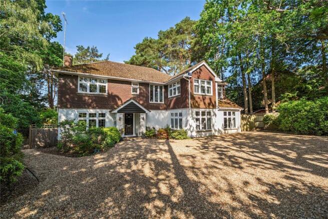 5 bed property, in Camberley, £1,195,000