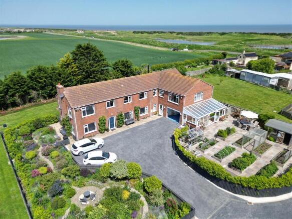 5 bed property, in Huttoft Bank, £850,000