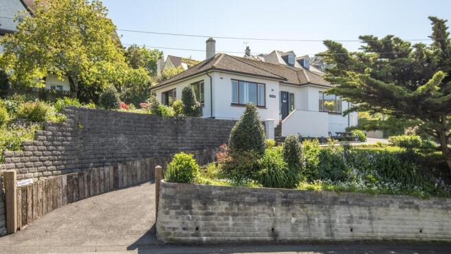 2 bed property, in Lansdowne Road, £745,000