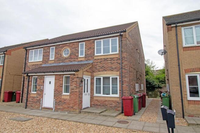 1 bed property, in Harrier Court, £60,000