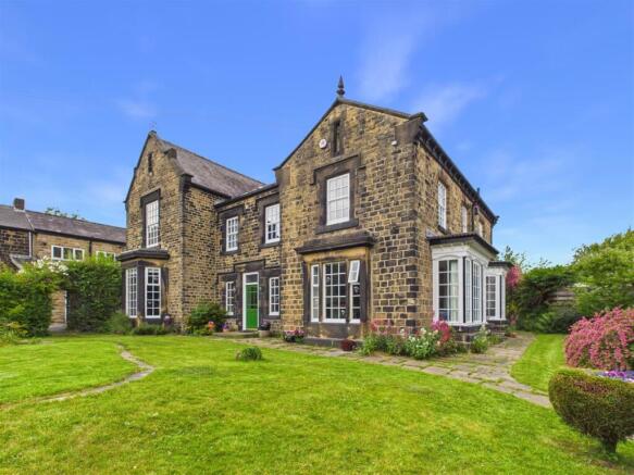 6 bed property, in The Oakes, £600,000
