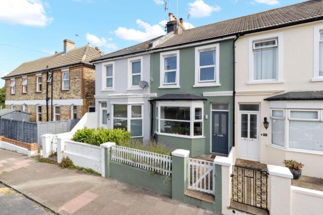 2 bed property, in Addingham Road, £289,950