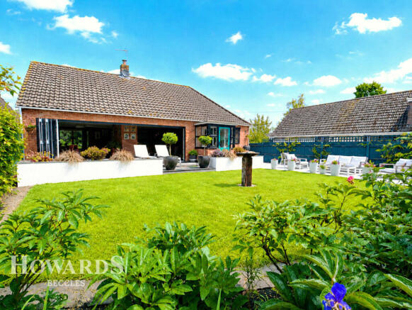 3 bed property, in Chapel Road, £550,000