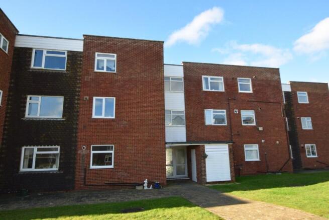 2 bed property, in Timberlaine Road, £189,950