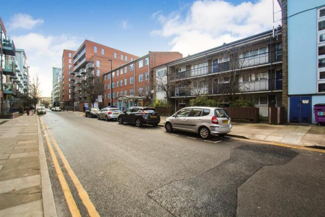 1 bed property, in Violet Road, £300,000