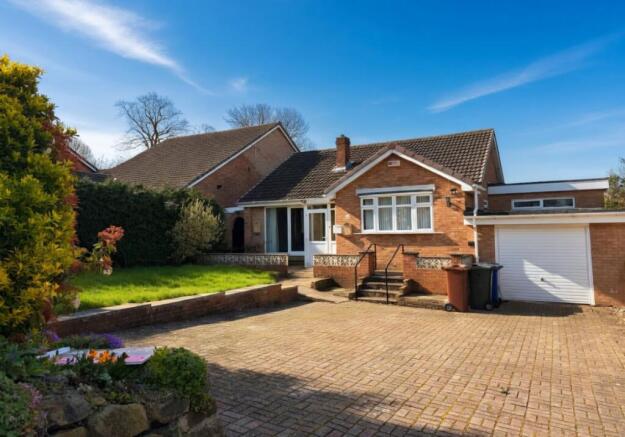 3 bed property, in 10 Ferrara Close, £195,000