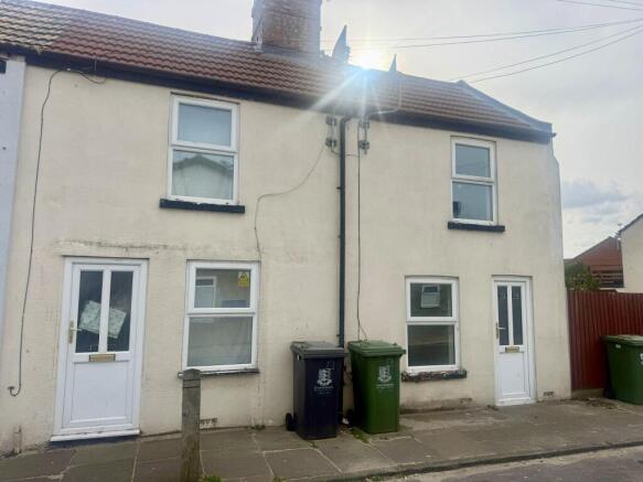 3 bed property, in Victoria Road, £100,000
