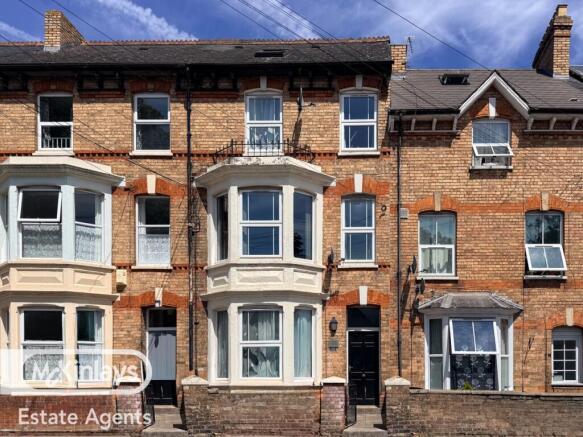 2 bed property, in 10 Belvedere Road, £120,000