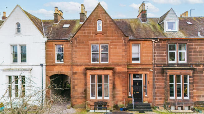 6 bed property, in Victoria Terrace, £320,000