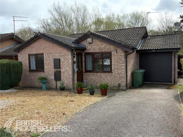 2 bed property, in Fleming Court, £240,000