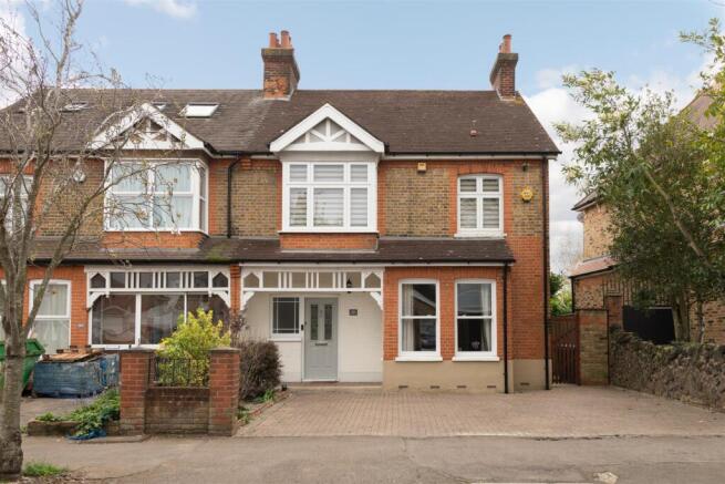 4 bed property, in Queen Annes Grove, £890,000