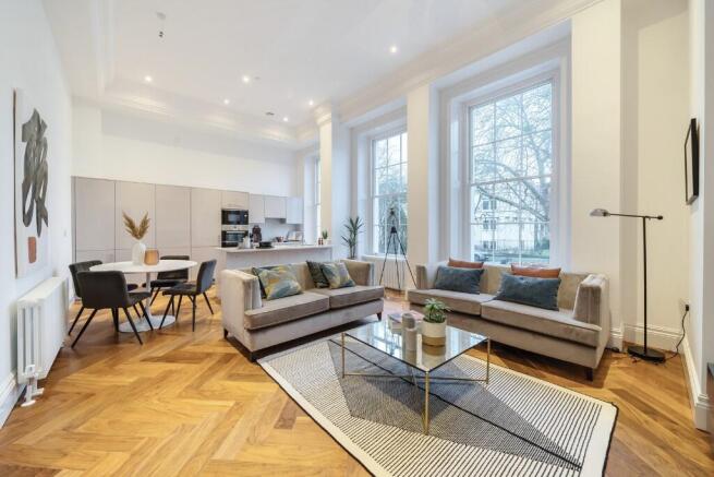 2 bed property, in Bayshill Road, £600,000