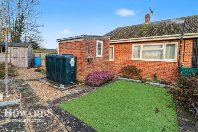 2 bed property, in Sturmy Close, £200,000