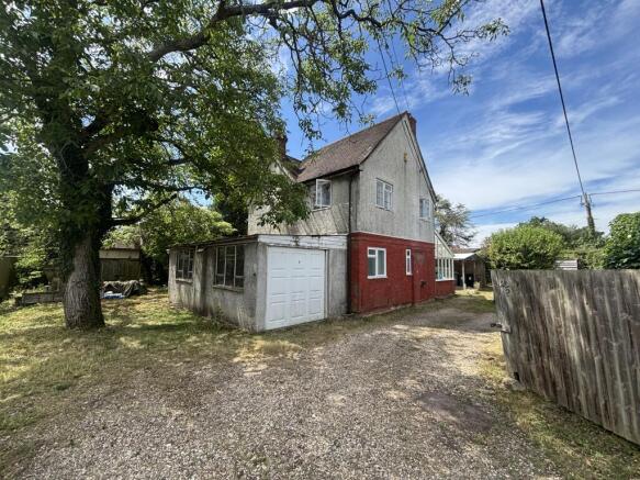 4 bed property, in Franklin Avenue, £450,000