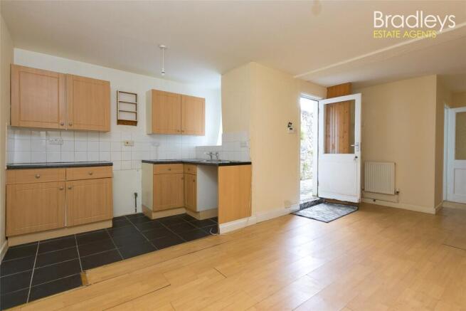 1 bed property, in Treneere Road, £100,000