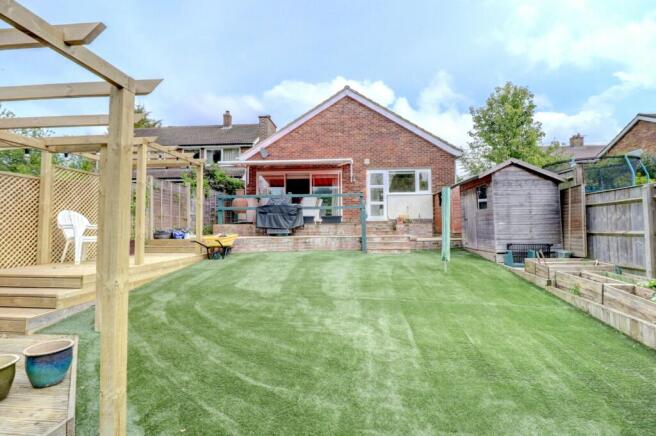 3 bed property, in Hazlemere View, £550,000